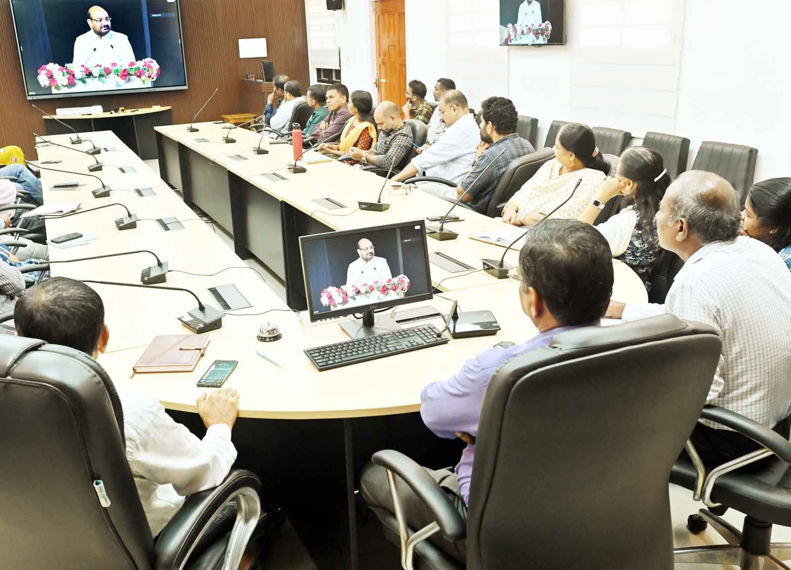 Photo for   Virtual participation of CPCRI scientists and staff in  CSR conclave organized  by ICAR,  New Delhi